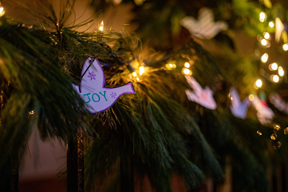 yule-log-doves.jpg